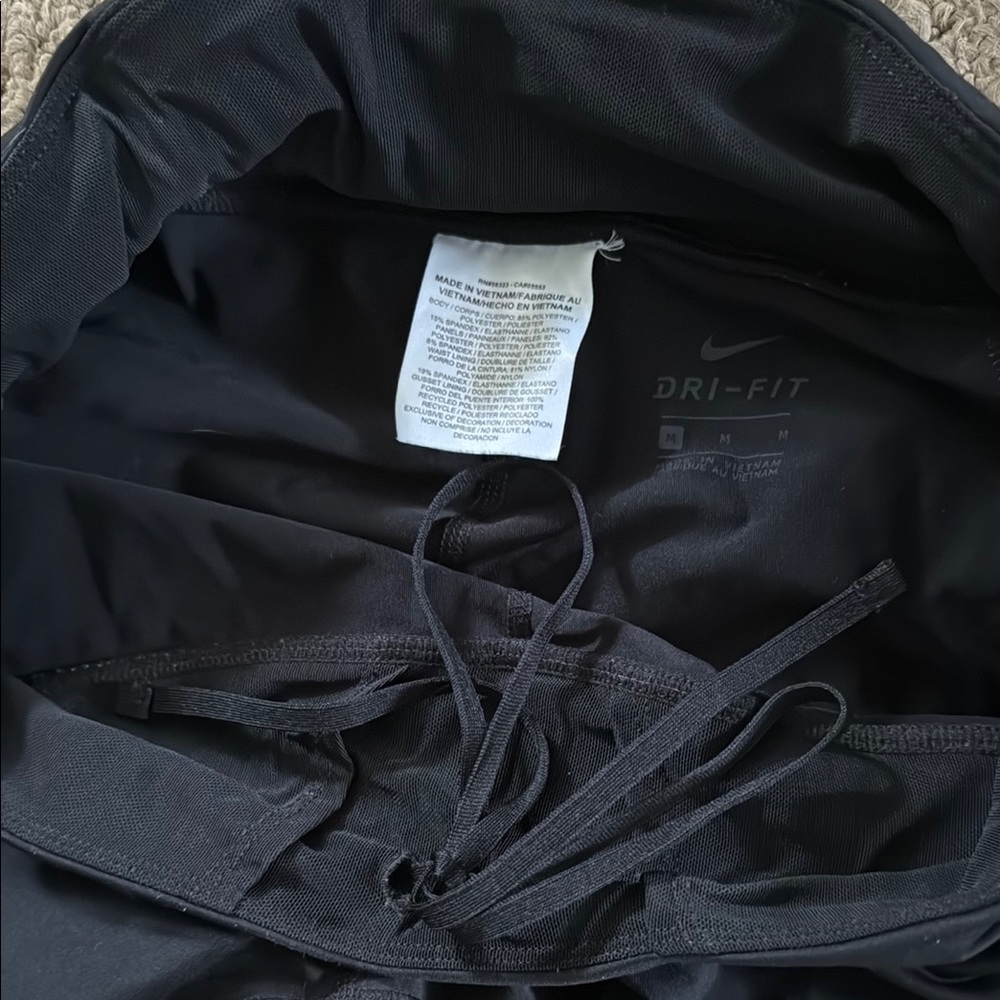 Nike Black Athletic Leggings - Picture 7 of 7